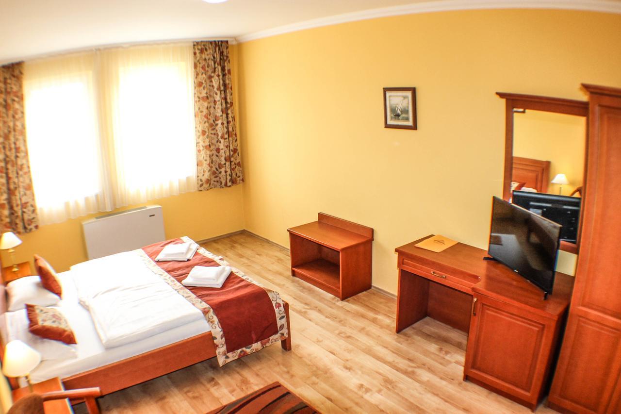 Hotel Jarja Hajdúszoboszló Exteriör bild