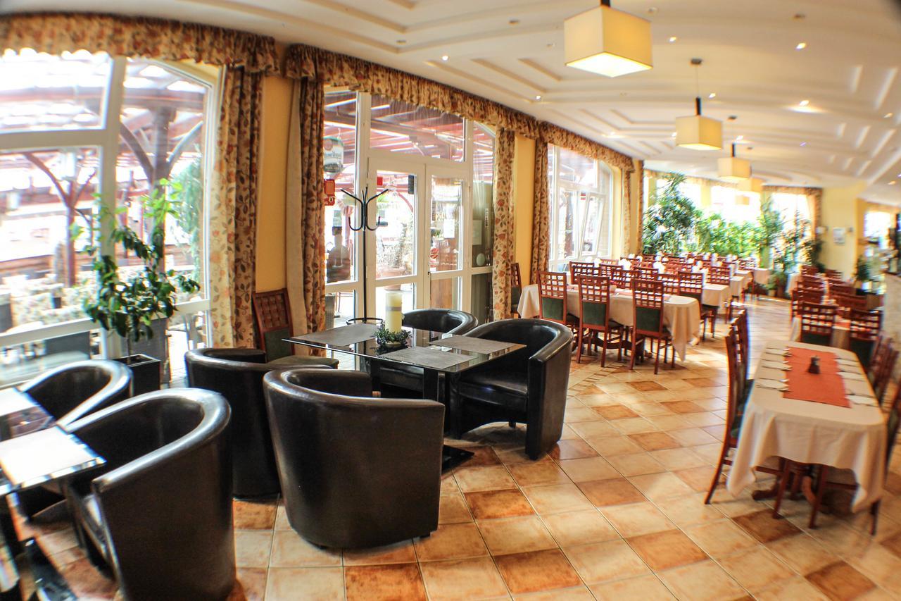 Hotel Jarja Hajdúszoboszló Exteriör bild