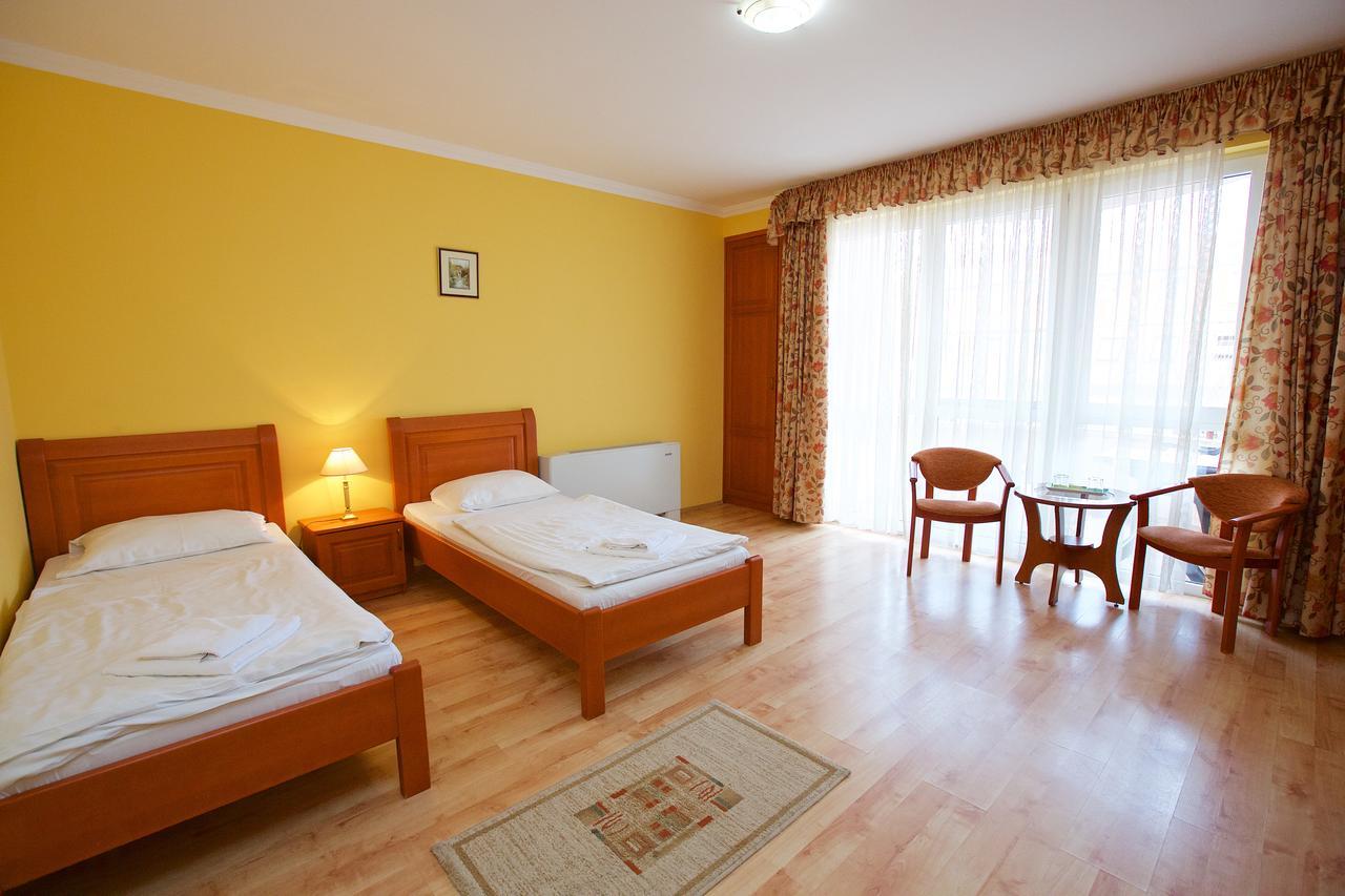 Hotel Jarja Hajdúszoboszló Exteriör bild