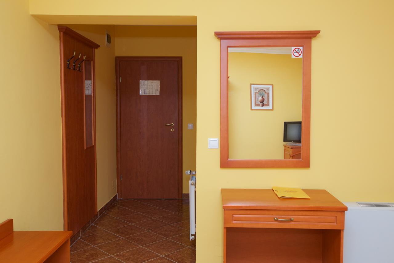 Hotel Jarja Hajdúszoboszló Exteriör bild