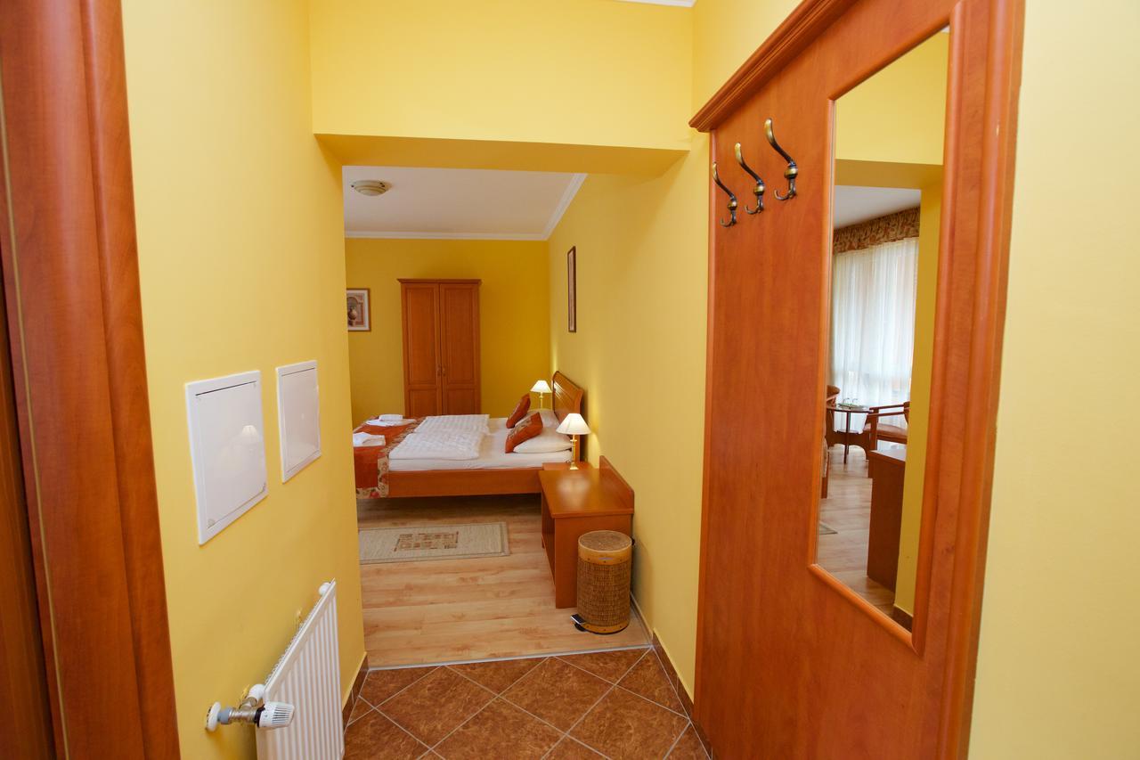 Hotel Jarja Hajdúszoboszló Exteriör bild