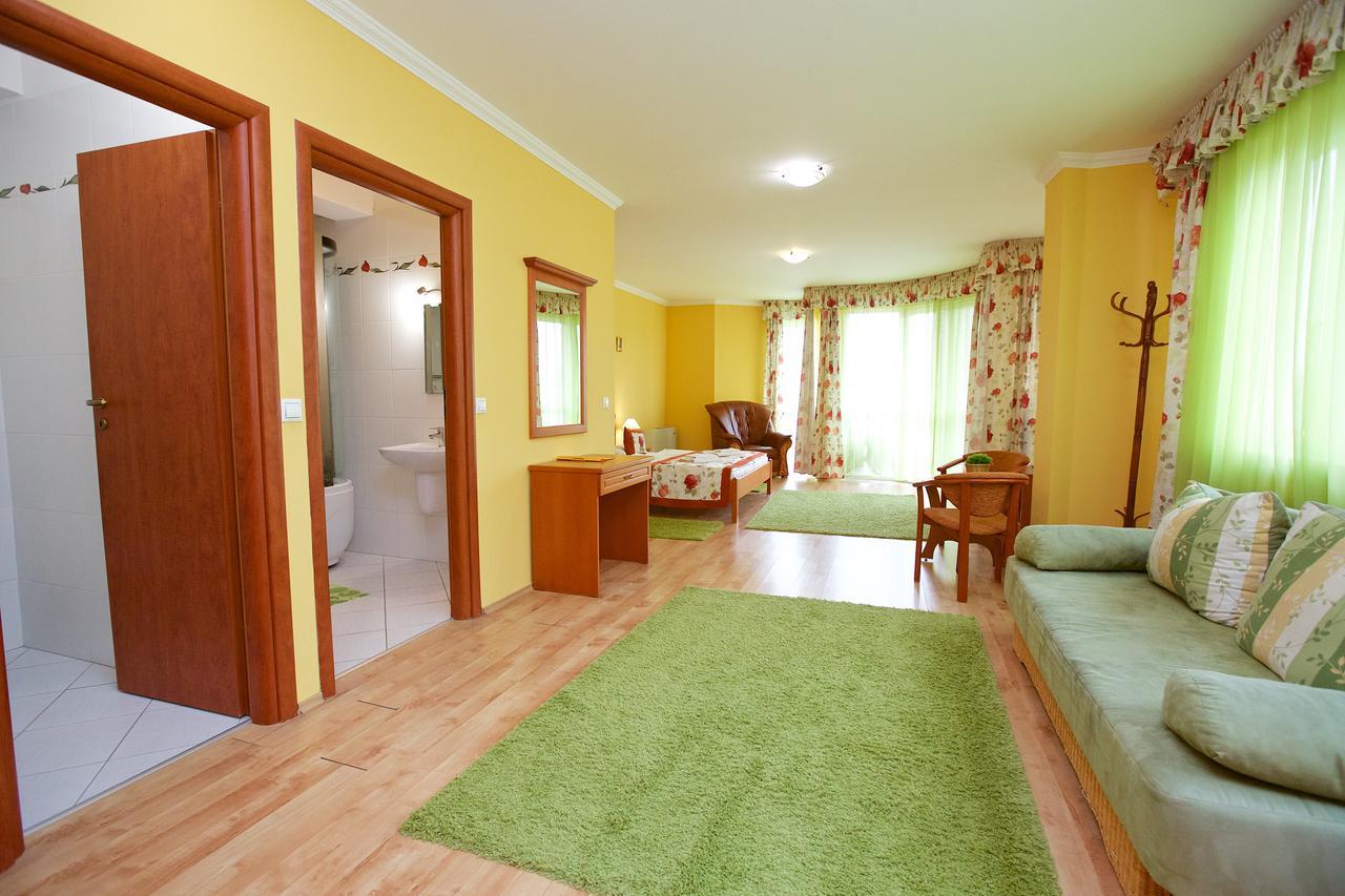 Hotel Jarja Hajdúszoboszló Exteriör bild