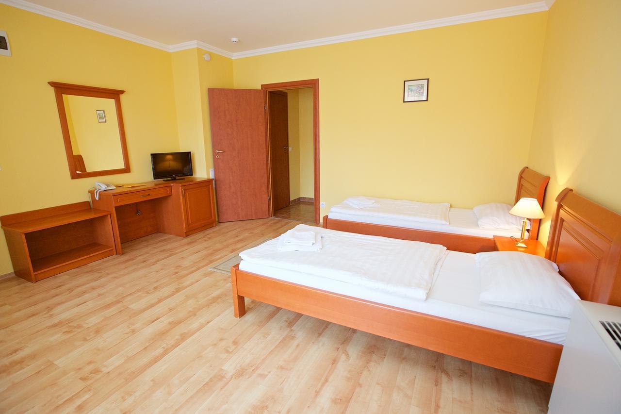 Hotel Jarja Hajdúszoboszló Exteriör bild